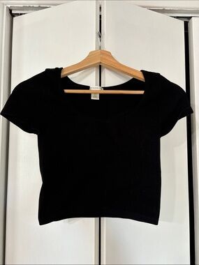 Bozzolo Black Short-Sleeve Ribbed Scoop Crop Top